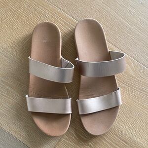 Shade & Shore Metallic Sandals in Light Tan